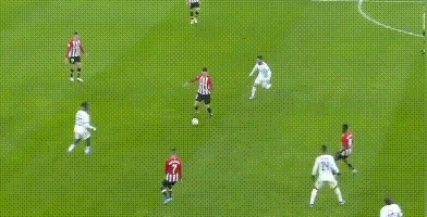 76人以123-114战胜雄鹿，马克西砍54分，助球队逆转三连败，稳居东部第六。